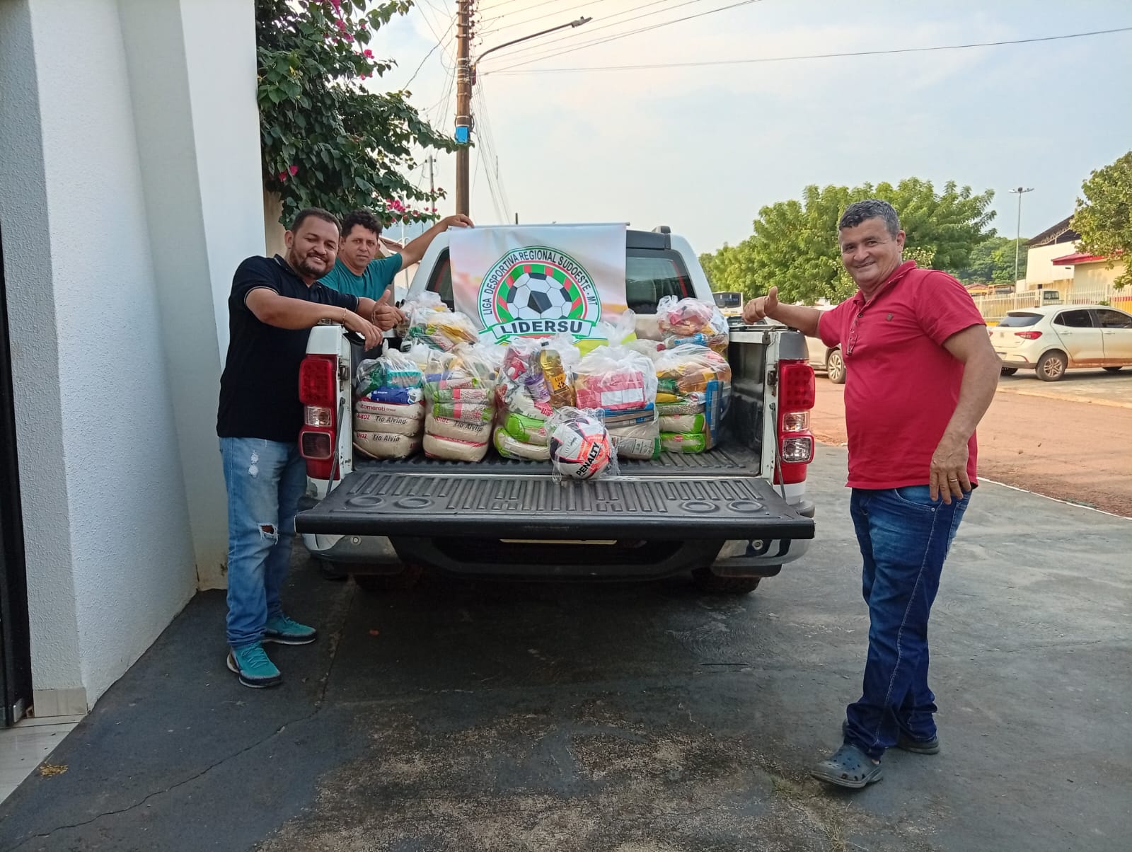 LIDERSU transforma esporte em solidariedade e realiza entrega de 22 cestas básicas a famílias carentes de Rio Branco–MT — foto 1