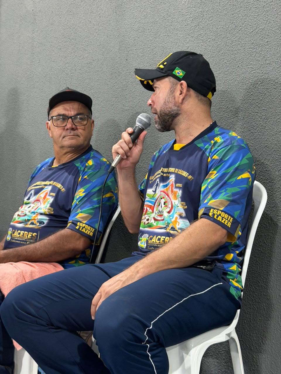 CÁCERES ENCERRA COM SUCESSO O I CIRCUITO ESPORTIVO MUNICIPAL 🏐🎉 Torneio de Voleibol movimenta o Ginásio Didi Profeta do Amaral e celebra união entre esporte. — foto 12